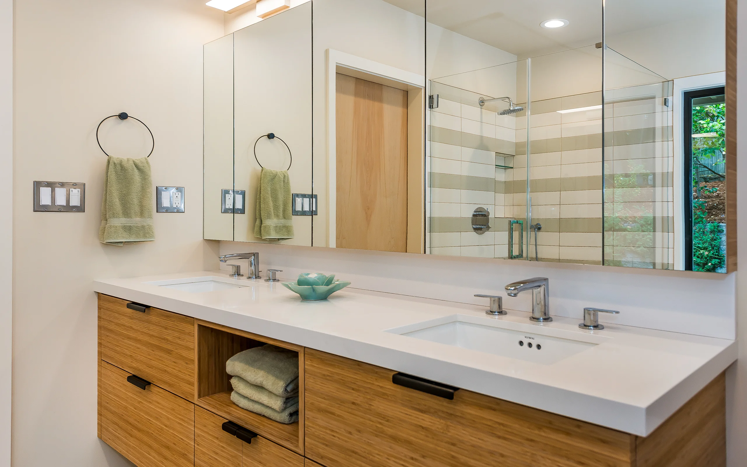 Floating vanity Mid-century modern bathroom, Piedmont ca 003