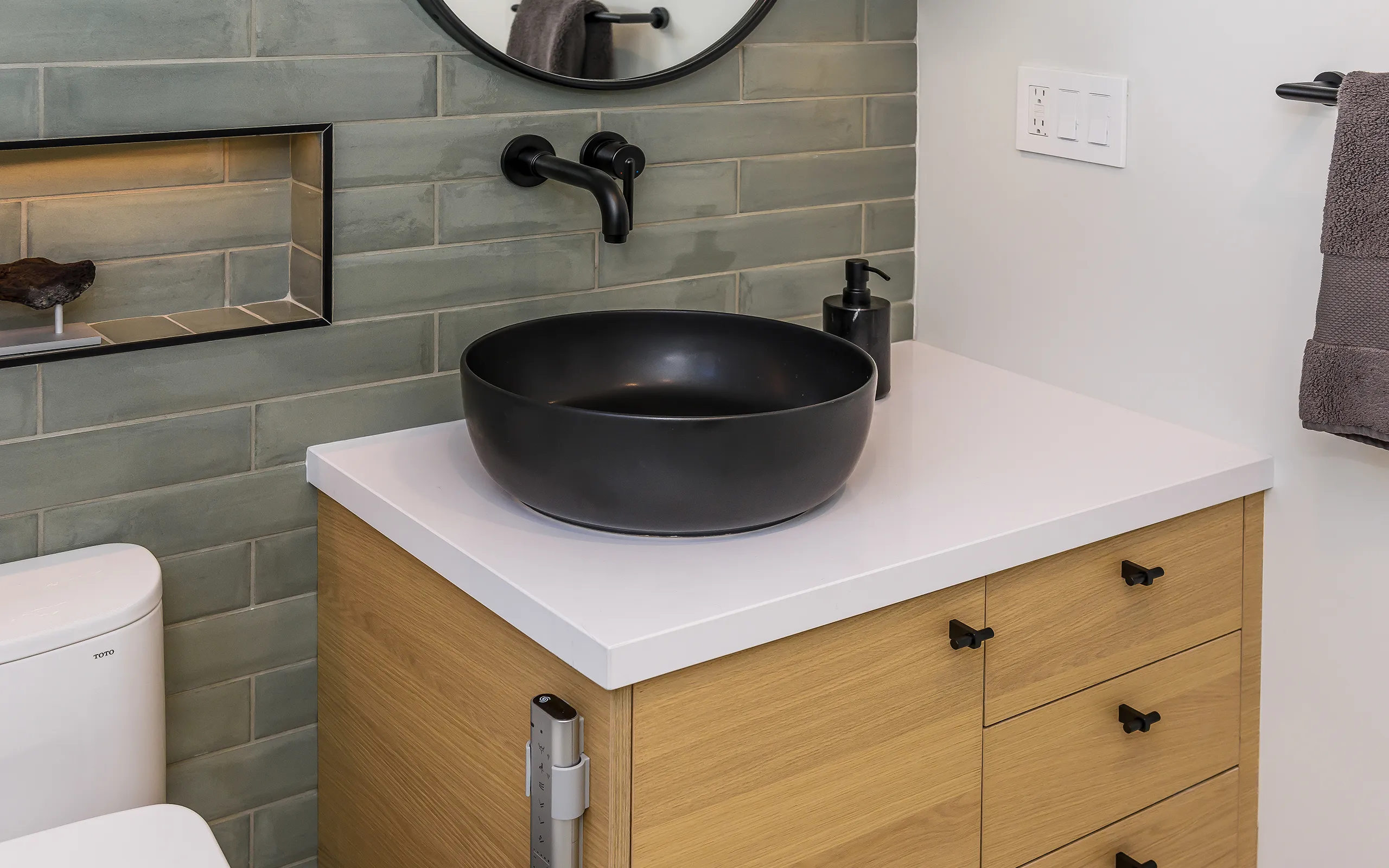 Floating vanity modern minimalist bathroom, Oakland ca 006