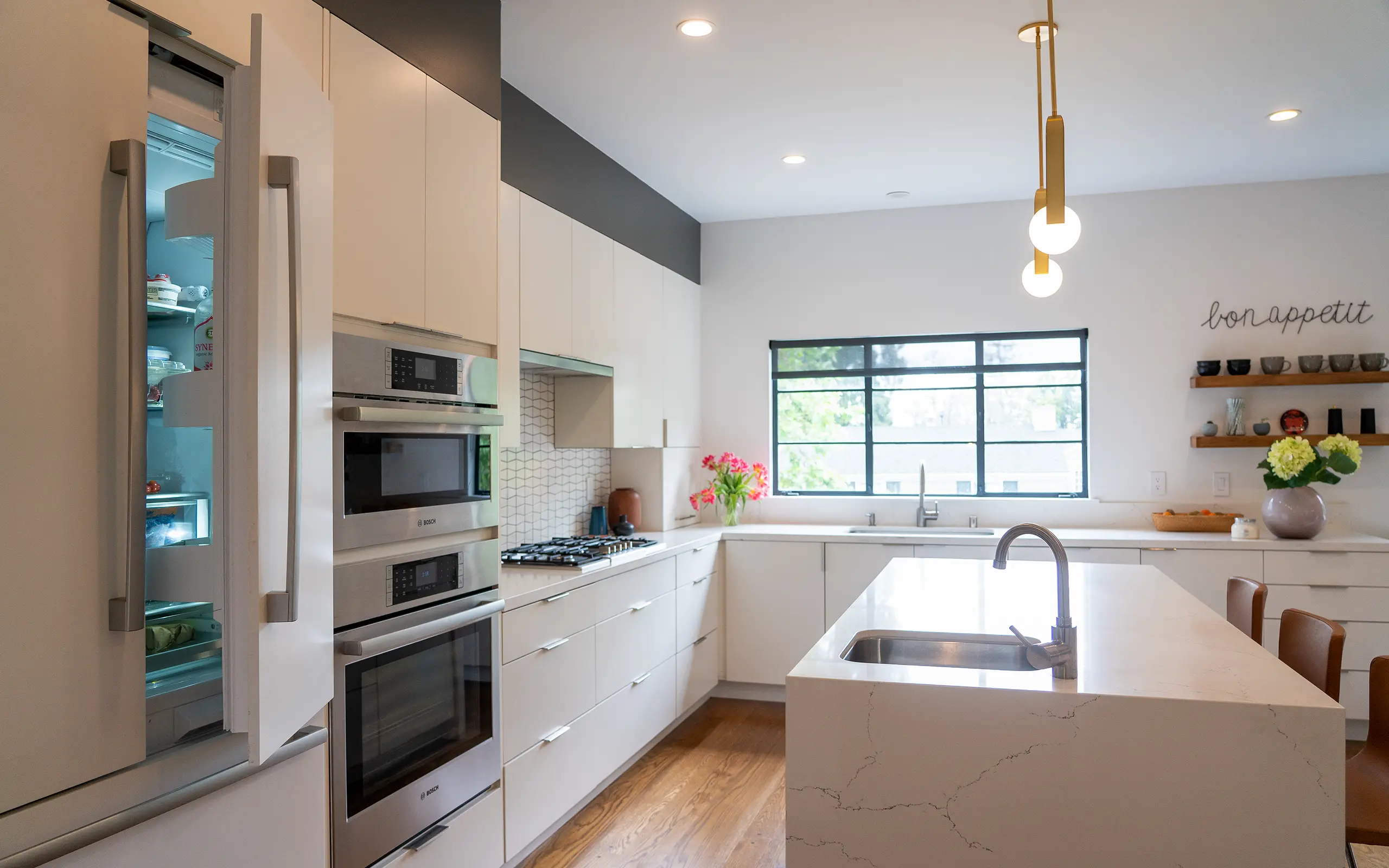 White transitional kitchen island, Piedmont ca 007